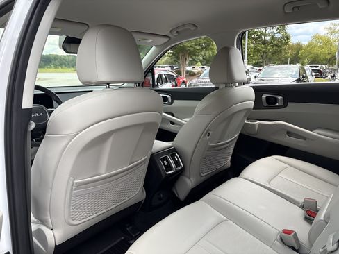 Certified 2025 Kia Sorento S AWD/4WD image 16