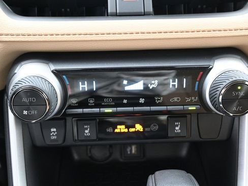 Used 2025 Toyota RAV4 XLE image 22