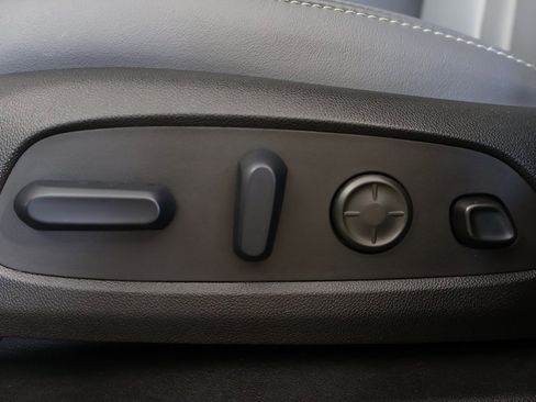 Used 2024 Buick Enclave Premium image 31