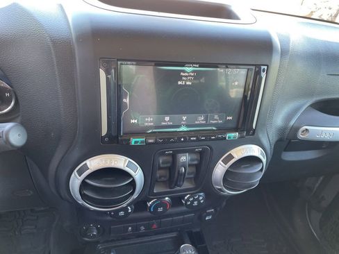 Used 2015 Jeep Wrangler Unlimited Sport AWD/4WD image 18