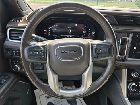 Used 2022 GMC Yukon XL Denali w/ Denali Premium Package image 9