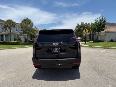 Used 2024 Cadillac Escalade ESV Sport w/ LPO, ONYX Package AWD/4WD image 7