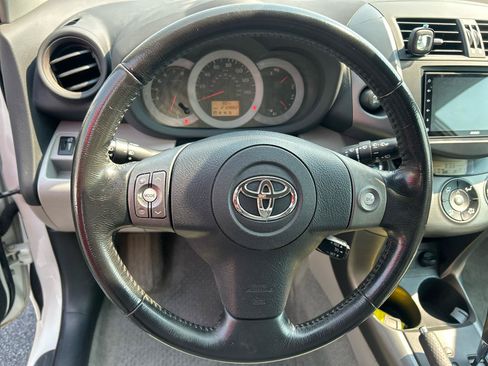 Used 2011 Toyota RAV4 Limited AWD/4WD image 17