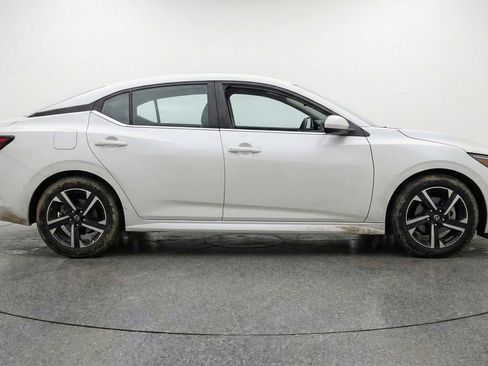Used 2025 Nissan Sentra SV FWD image 4