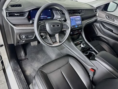 Used 2023 Jeep Grand Cherokee Limited w/ Black Appearance Package RWD image 8
