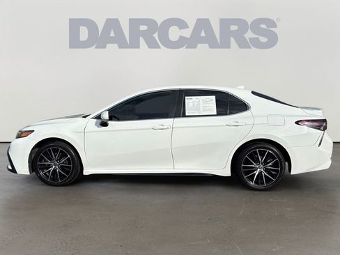 Used 2022 Toyota Camry SE FWD image 4