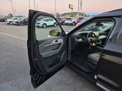 New 2025 Ford Explorer Active w/ Active Comfort Package image 8