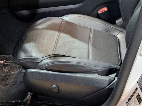 Certified 2025 Mercedes-Benz GLC 300 4MATIC image 9