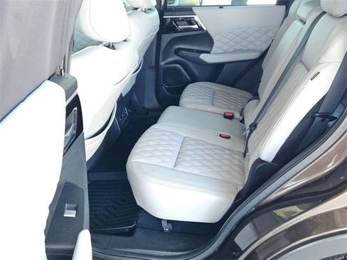 Used 2023 Mitsubishi Outlander SEL image 24