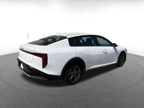 Used 2025 Kia K4 LXS image 15