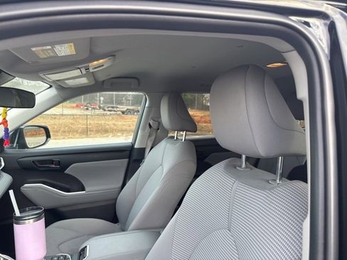 Used 2024 Toyota Highlander LE image 8