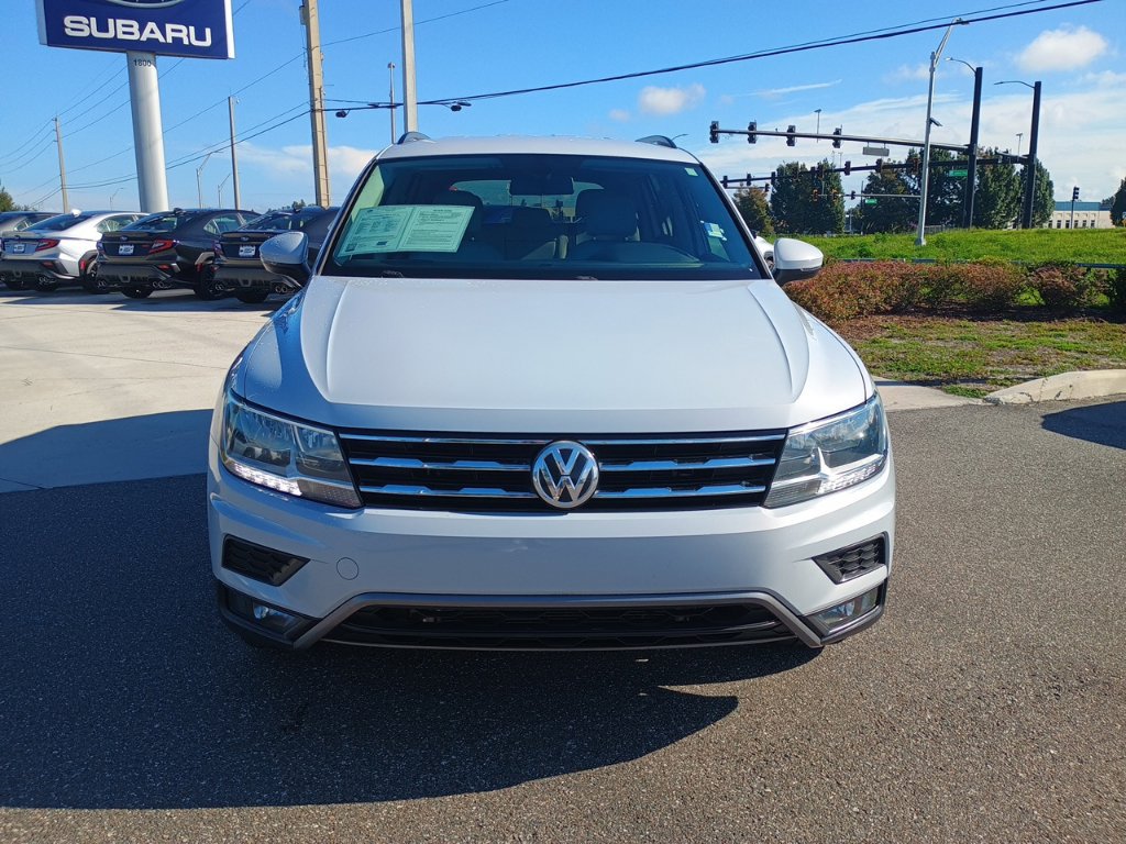 Used 2018 Volkswagen Tiguan SE w/ 18" Alloy Wheels Package FWD image 2