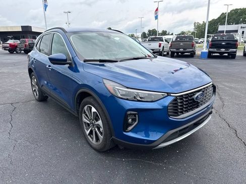 Used 2023 Ford Escape Platinum AWD/4WD image 4