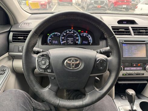 Used 2012 Toyota Camry XLE w/ Leather Pkg image 11