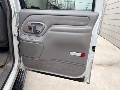 Used 1999 Chevrolet Suburban 4WD w/ Preferred Equipment Group 3 image 25