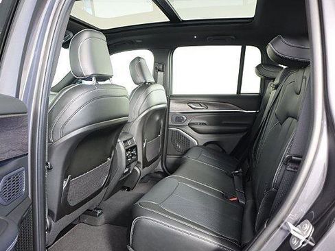 New 2025 Jeep Grand Cherokee Overland AWD/4WD image 9
