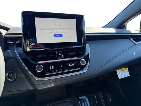 Used 2025 Toyota Corolla SE image 12