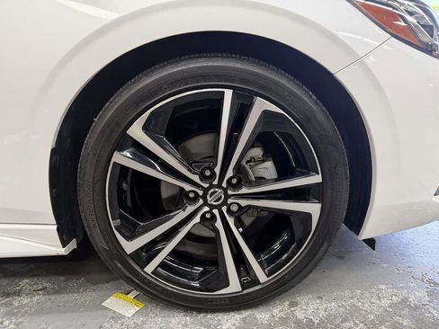 Used 2022 Nissan Sentra SR w/ SR Premium Package FWD image 26