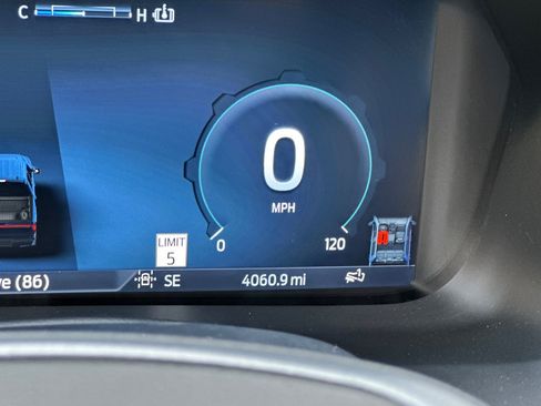 Used 2025 Ford F150 Lightning Lariat AWD/4WD image 31