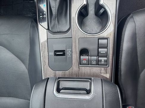 Used 2023 Toyota Highlander Limited FWD image 23