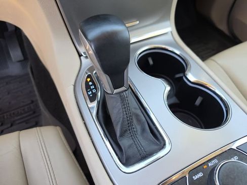 Used 2021 Jeep Grand Cherokee Limited w/ Sun & Sound Group image 29