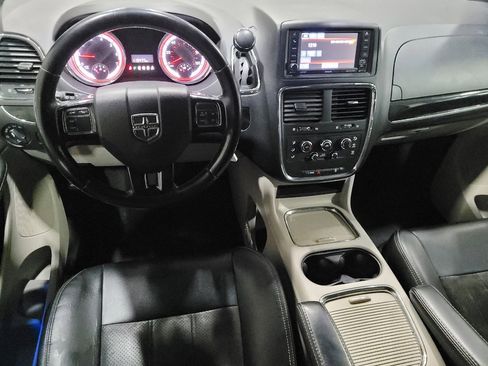 Used 2019 Dodge Grand Caravan SXT image 22