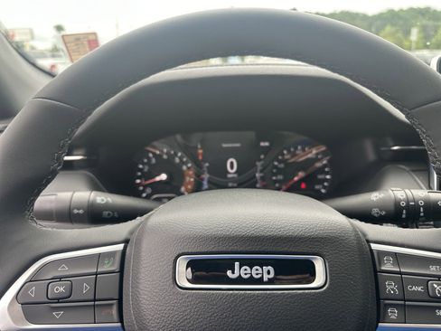 Used 2023 Jeep Compass Limited image 39
