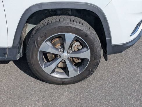 Used 2019 Jeep Cherokee Limited AWD/4WD image 11