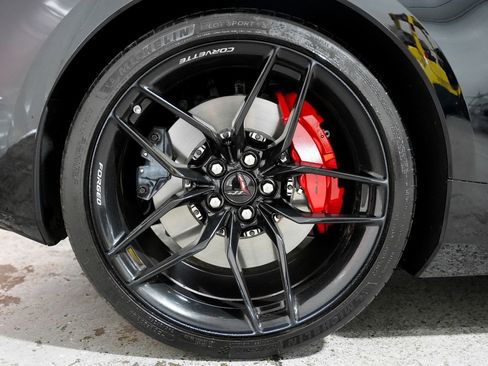 Used 2025 Chevrolet Corvette Z06 RWD image 30