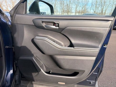 Used 2021 Toyota Highlander XLE image 28