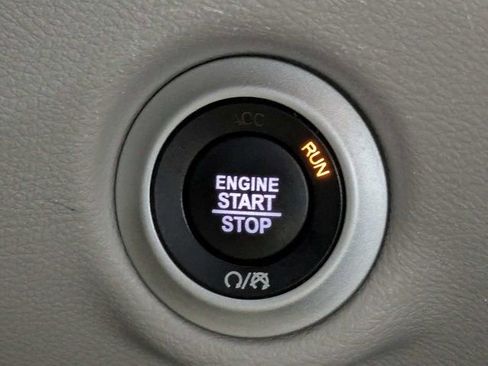 Used 2023 Chrysler Pacifica Touring-L FWD image 30