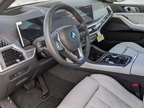 Used 2026 BMW X5 xDrive50e w/ Climate Comfort Package AWD/4WD image 3