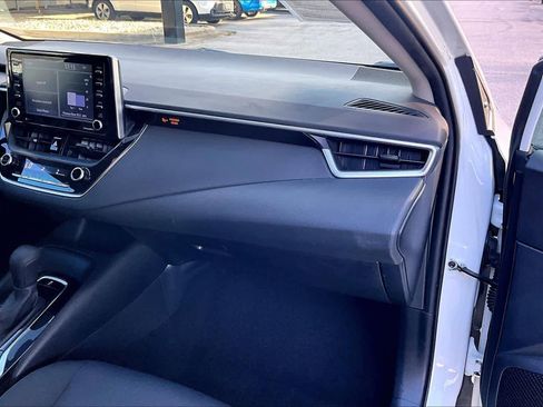 Used 2021 Toyota Corolla LE image 18