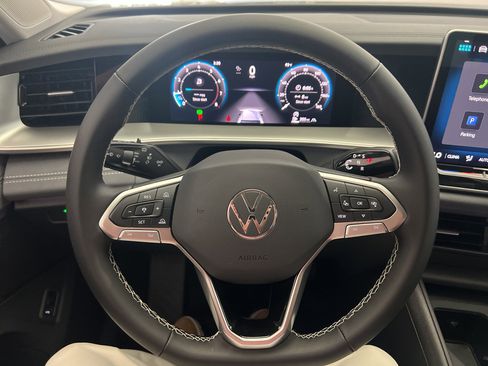 New 2025 Volkswagen Tiguan SE image 19