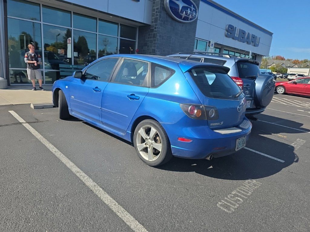 Used 2005 MAZDA MAZDA3 s w/ Moonroof & 6-CD Pkg FWD image 5