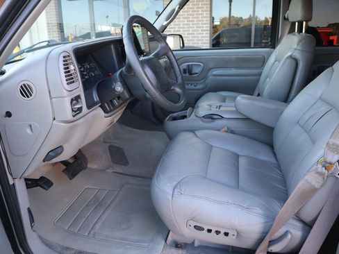 Used 1999 Chevrolet Suburban 2WD w/ Preferred Equipment Group 3 image 18