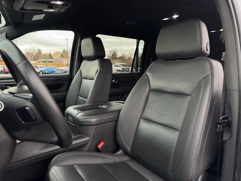 Used 2023 Chevrolet Suburban LT image 12