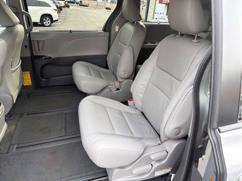 Used 2015 Toyota Sienna XLE Premium AWD/4WD image 13