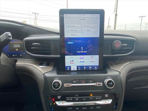 Used 2020 Ford Explorer Platinum w/ Premium Technology Package image 5