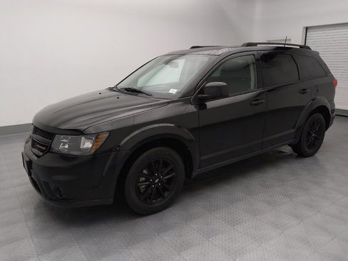 Used 2019 Dodge Journey SE w/ Connectivity Group image 2