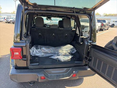 Certified 2025 Jeep Wrangler Unlimited Sahara AWD/4WD image 18