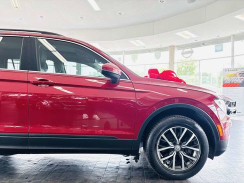 Used 2019 Volkswagen Tiguan SE w/ Panoramic Sunroof Package FWD image 2