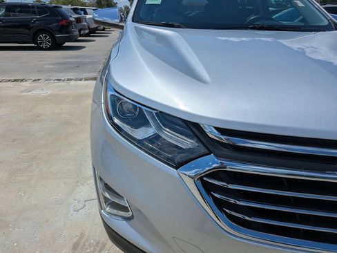 Used 2018 Chevrolet Equinox Premier FWD image 11