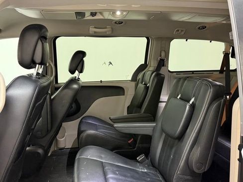 Used 2015 Chrysler Town & Country Touring w/ Driver Convenience Group image 17