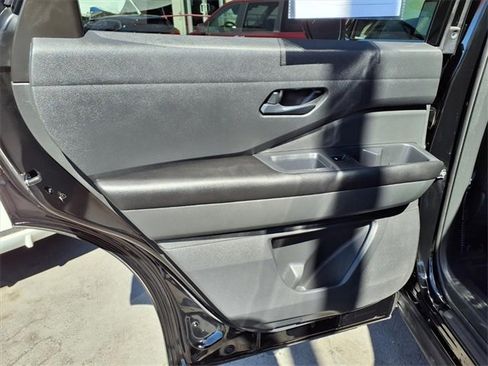 Used 2024 Nissan Pathfinder SV image 8