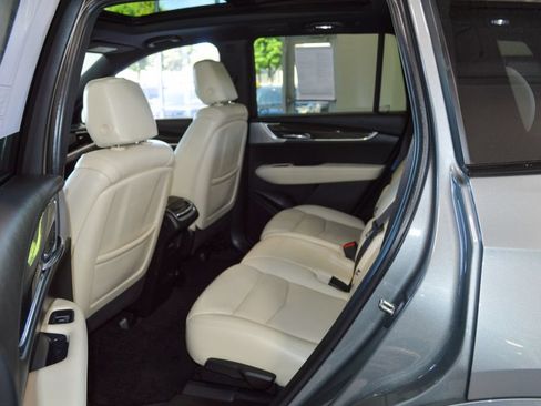 Used 2023 Cadillac XT6 Sport w/ Technology Package AWD/4WD image 9