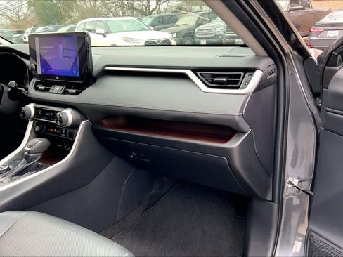 Used 2023 Toyota RAV4 Limited image 19