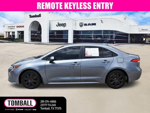 Used 2025 Toyota Corolla LE FWD image 4
