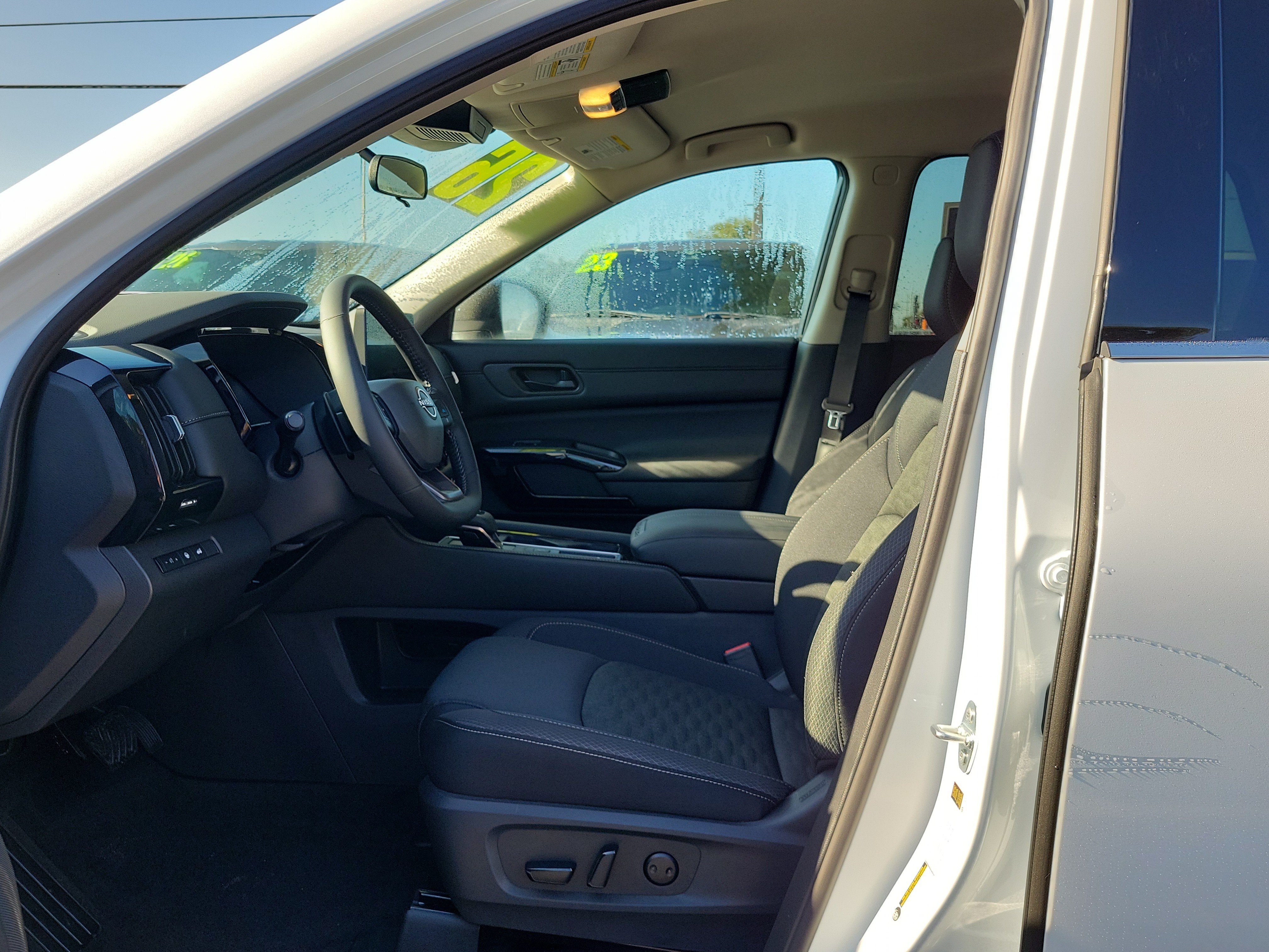 Used 2026 Nissan Pathfinder SV FWD image 18