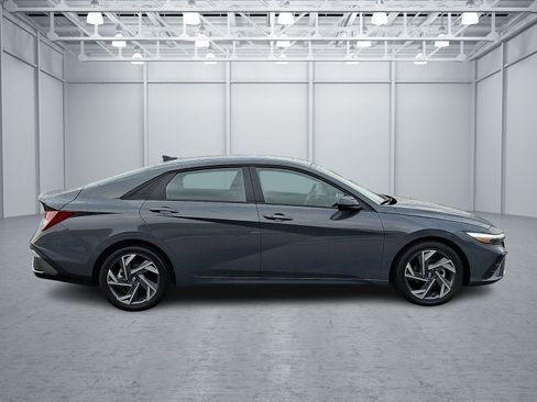 Certified 2025 Hyundai Elantra Sport FWD image 7